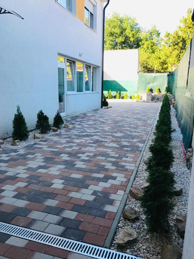 Mira apartman Debrecen Bagian luar foto