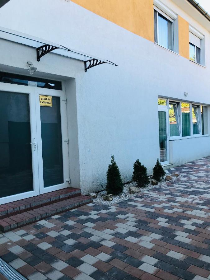 Mira apartman Debrecen Bagian luar foto