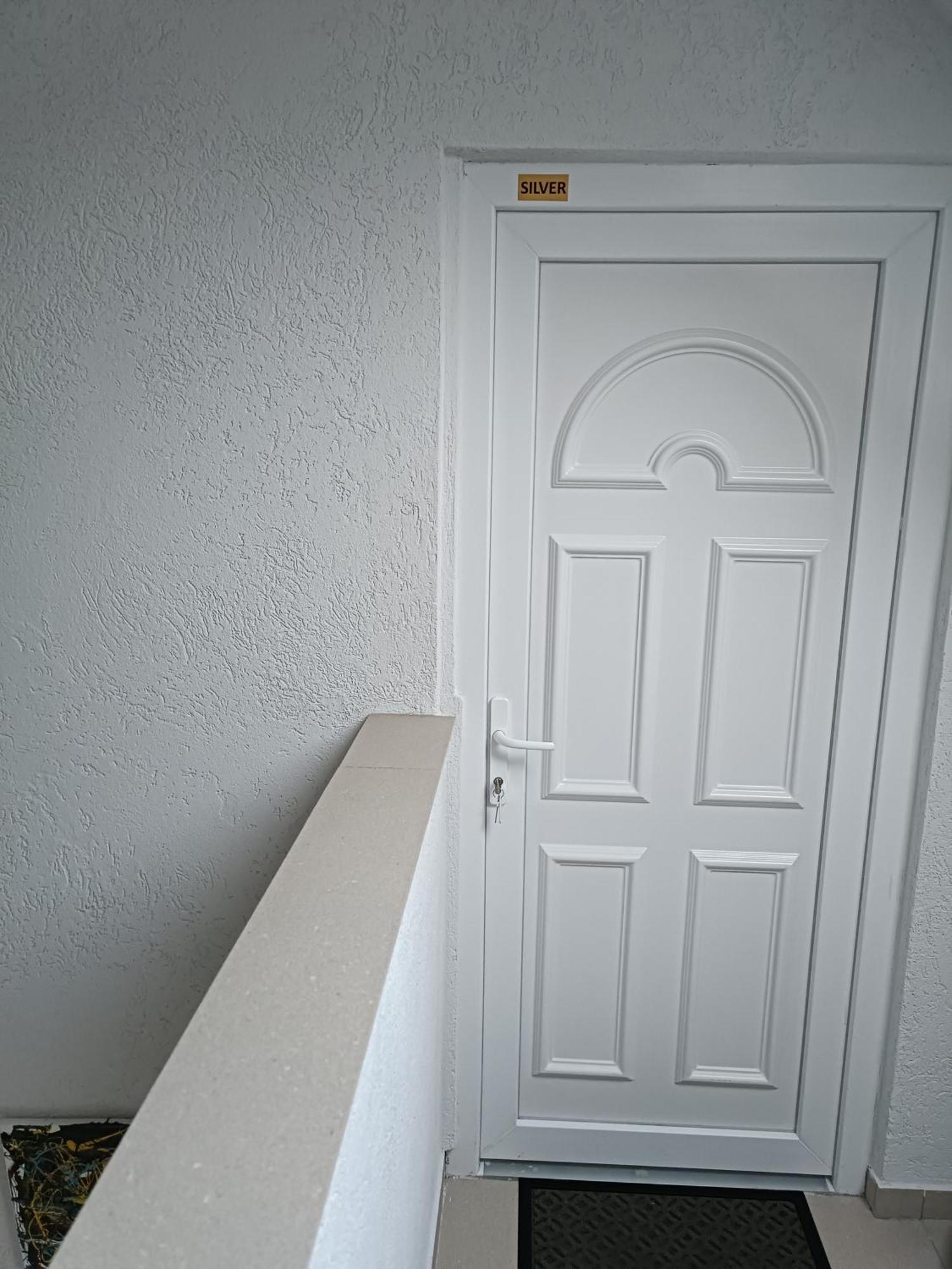 Mira apartman Debrecen Bagian luar foto
